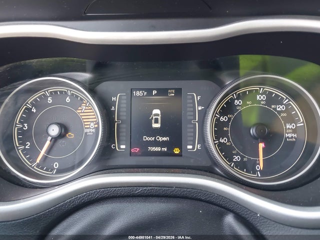 44981041 :رقم المزاد ، 1C4PJLLX9JD580669 vin ، 2018 Jeep Cherokee Latitude Plus Fwd مزاد بيع
