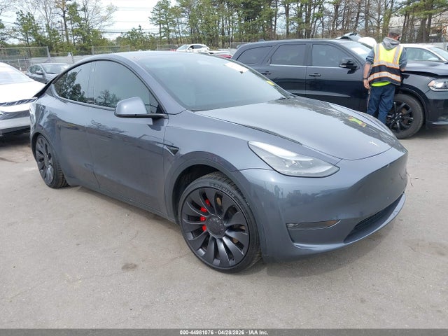 44981076 :رقم المزاد ، 7SAYGDEF4PF647213 vin ، 2023 Tesla Model Y Performance Dual Motor All-wheel Drive مزاد بيع