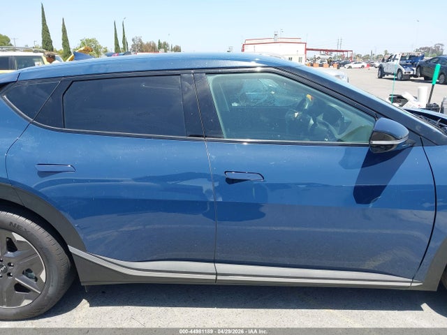 2025 Kia Ev6 Light Long Range Rwd მანქანა იყიდება აუქციონზე, vin: 5XYC34JA4SG004665, აუქციონის ნომერი: 44981189