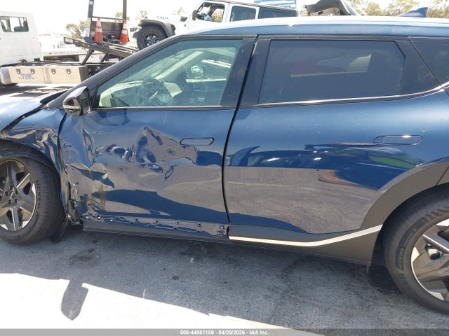 2025 Kia Ev6 Light Long Range Rwd მანქანა იყიდება აუქციონზე, vin: 5XYC34JA4SG004665, აუქციონის ნომერი: 44981189