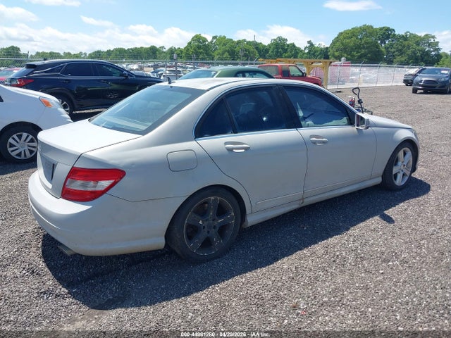 44981280 :رقم المزاد ، WDDGF5EB1BR152779 vin ، 2011 Mercedes-benz C 300 Luxury/sport مزاد بيع