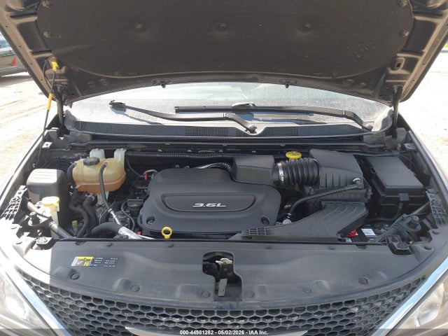 2017 Chrysler Pacifica Touring-l მანქანა იყიდება აუქციონზე, vin: 2C4RC1BG2HR560814, აუქციონის ნომერი: 44981282