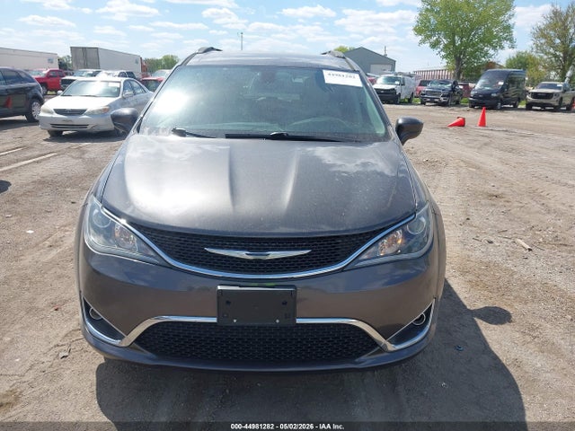 2017 Chrysler Pacifica Touring-l მანქანა იყიდება აუქციონზე, vin: 2C4RC1BG2HR560814, აუქციონის ნომერი: 44981282