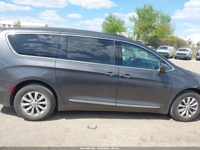 2017 Chrysler Pacifica Touring-l მანქანა იყიდება აუქციონზე, vin: 2C4RC1BG2HR560814, აუქციონის ნომერი: 44981282