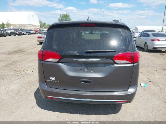 2017 Chrysler Pacifica Touring-l მანქანა იყიდება აუქციონზე, vin: 2C4RC1BG2HR560814, აუქციონის ნომერი: 44981282