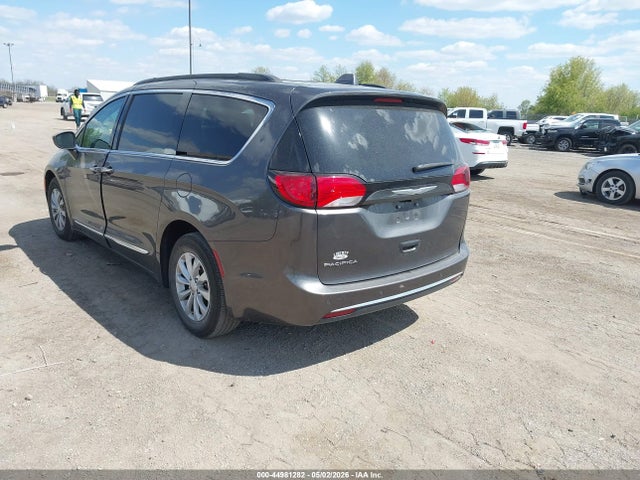 2017 Chrysler Pacifica Touring-l მანქანა იყიდება აუქციონზე, vin: 2C4RC1BG2HR560814, აუქციონის ნომერი: 44981282