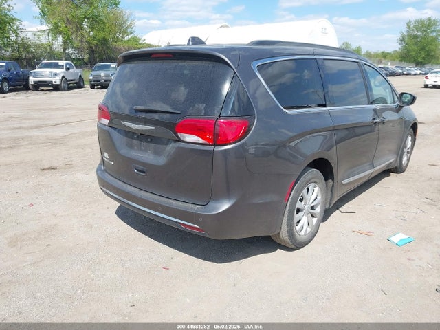 2017 Chrysler Pacifica Touring-l მანქანა იყიდება აუქციონზე, vin: 2C4RC1BG2HR560814, აუქციონის ნომერი: 44981282