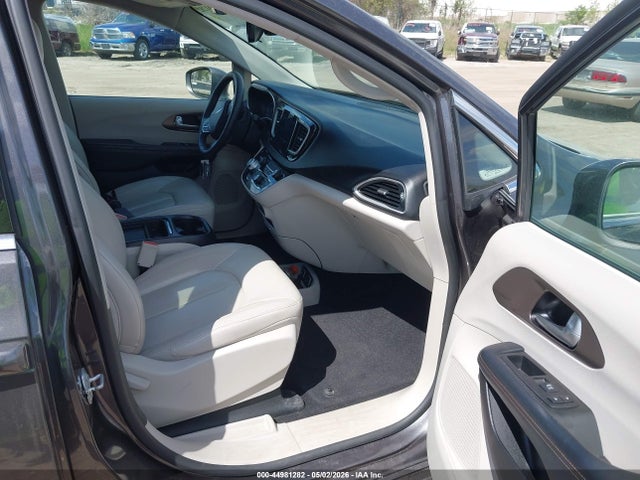 2017 Chrysler Pacifica Touring-l მანქანა იყიდება აუქციონზე, vin: 2C4RC1BG2HR560814, აუქციონის ნომერი: 44981282