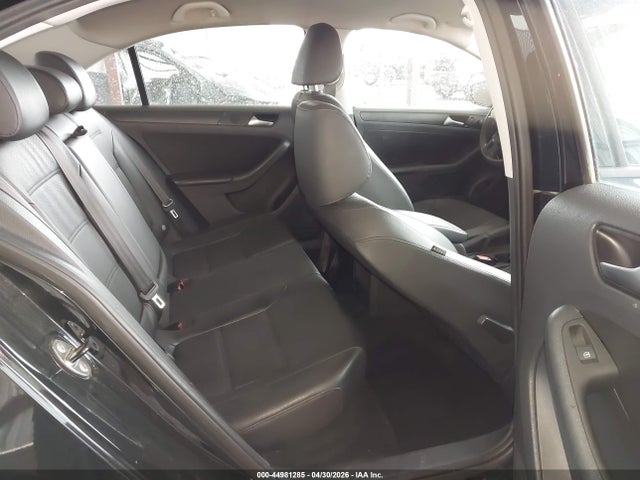 2014 Volkswagen Jetta 1.8t Se მანქანა იყიდება აუქციონზე, vin: 3VWD17AJ5EM363748, აუქციონის ნომერი: 44981285