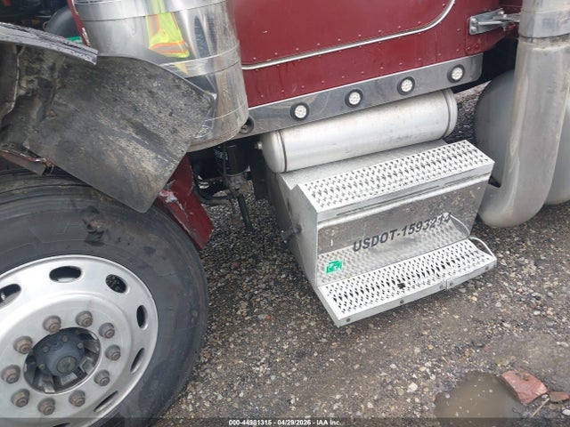 44981315 :رقم المزاد ، 1XP5DU9X52N577273 vin ، 2002 Peterbilt 379 مزاد بيع