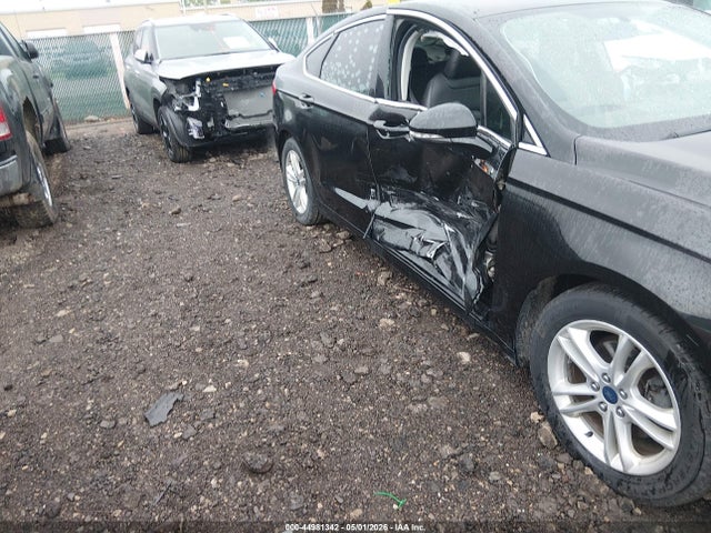 44981342 :رقم المزاد ، 1FA6P0HD8F5116836 vin ، 2015 Ford Fusion Se مزاد بيع