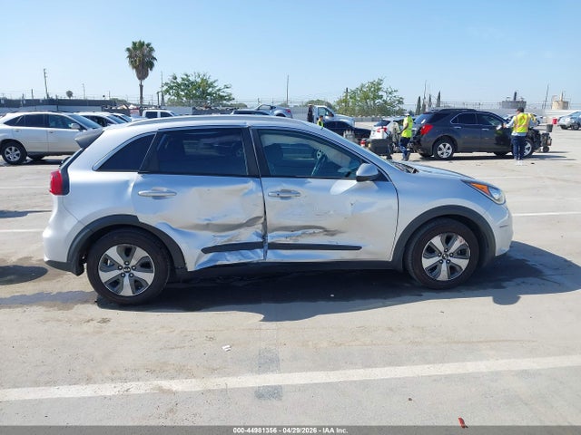 KNDCB3LC9J5177231 KIA NIRO LX
