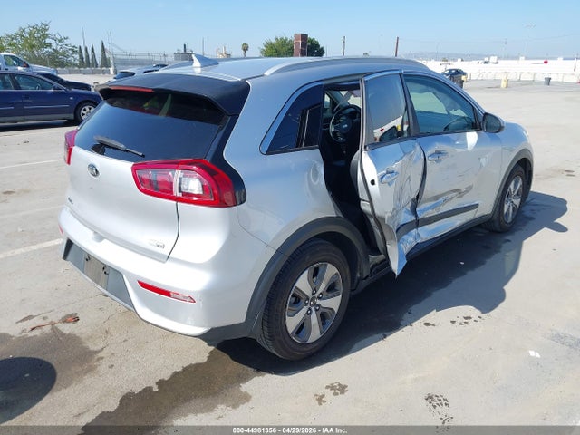 KNDCB3LC9J5177231 KIA NIRO LX