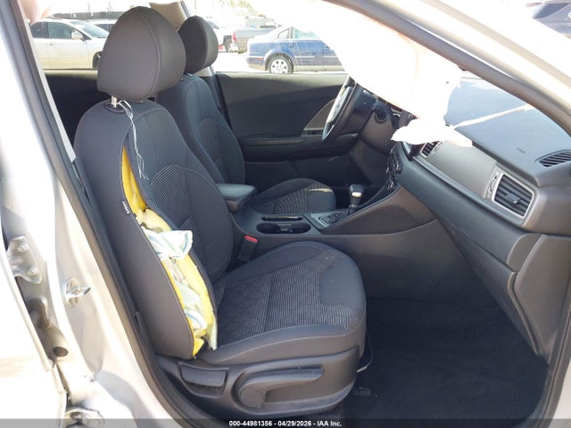 KNDCB3LC9J5177231 KIA NIRO LX