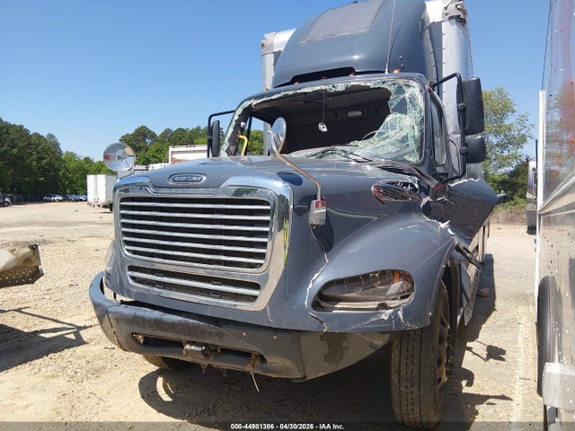 44981386 :رقم المزاد ، 1FVAHFFT0PHNW2305 vin ، 2023 Freightliner M2 112 مزاد بيع