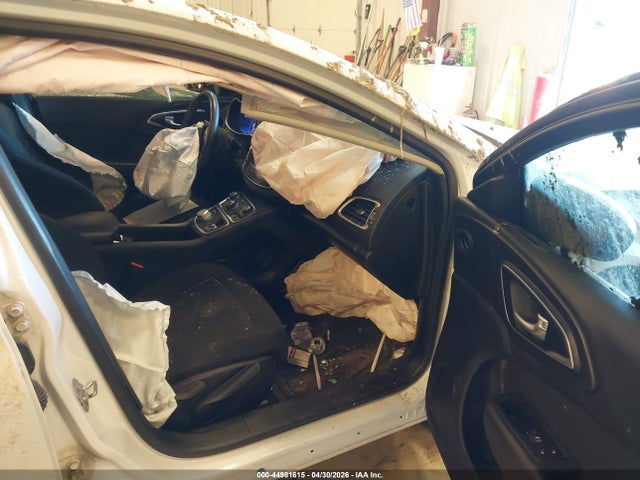 Продаж на аукціоні авто 2015 Chrysler 200 Limited, vin: 1C3CCCABXFN726700, номер лоту: 44981615