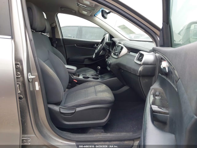44981616 :رقم المزاد ، 5XYPG4A30GG140340 vin ، 2016 Kia Sorento 2.4l Lx مزاد بيع