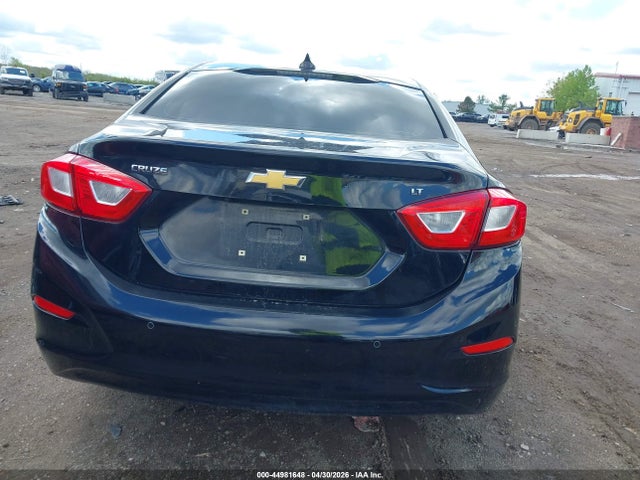 44981648 :رقم المزاد ، 1G1BE5SM9J7112031 vin ، 2018 Chevrolet Cruze Lt Auto مزاد بيع