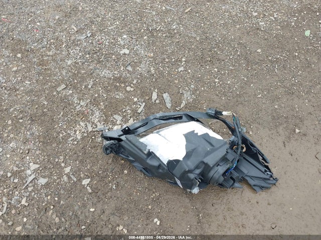 44981805 :رقم المزاد ، 3MYDLBYV4KY515467 vin ، 2019 Toyota Yaris Le مزاد بيع