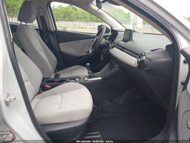 44981805 :رقم المزاد ، 3MYDLBYV4KY515467 vin ، 2019 Toyota Yaris Le مزاد بيع