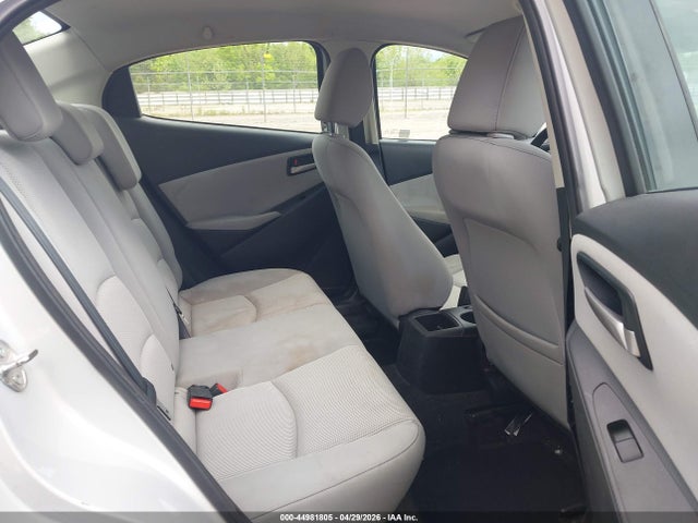 44981805 :رقم المزاد ، 3MYDLBYV4KY515467 vin ، 2019 Toyota Yaris Le مزاد بيع