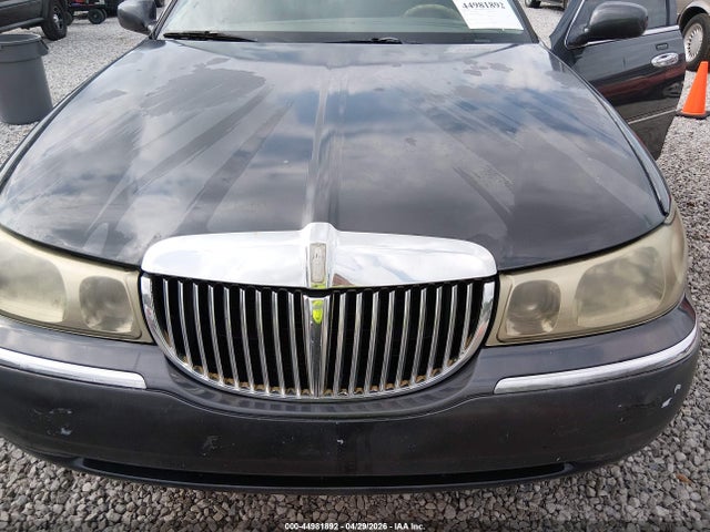 Продаж на аукціоні авто 2000 Lincoln Town Car Executive, vin: 1LNHM81W8YY932626, номер лоту: 44981892