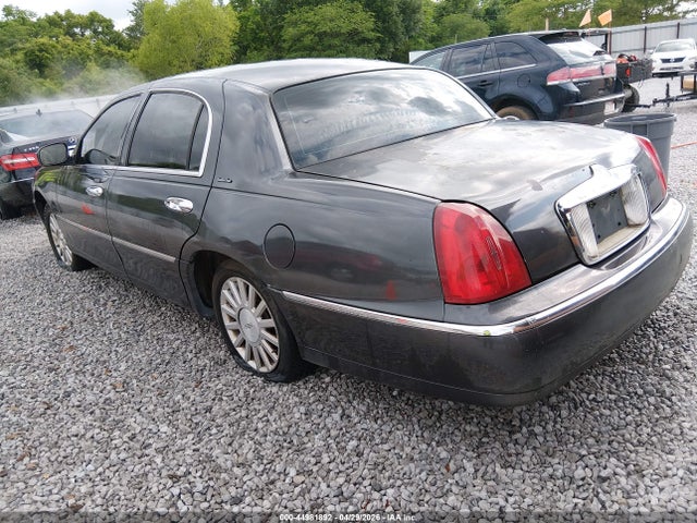 Продаж на аукціоні авто 2000 Lincoln Town Car Executive, vin: 1LNHM81W8YY932626, номер лоту: 44981892