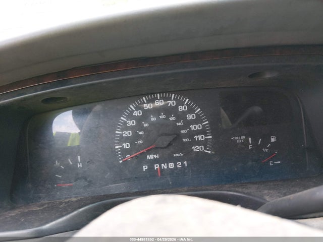 Продаж на аукціоні авто 2000 Lincoln Town Car Executive, vin: 1LNHM81W8YY932626, номер лоту: 44981892