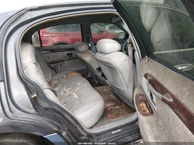 Продаж на аукціоні авто 2000 Lincoln Town Car Executive, vin: 1LNHM81W8YY932626, номер лоту: 44981892