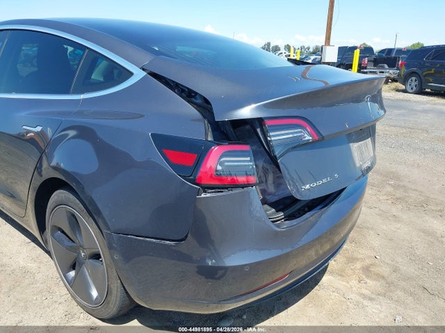 5YJ3E1EA2JF158154 Tesla Model 3 Long Range/mid Range