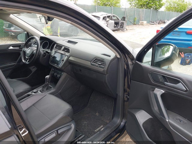 3VV2B7AX9JM082043 Volkswagen Tiguan 2.0t Se/2.0t Sel
