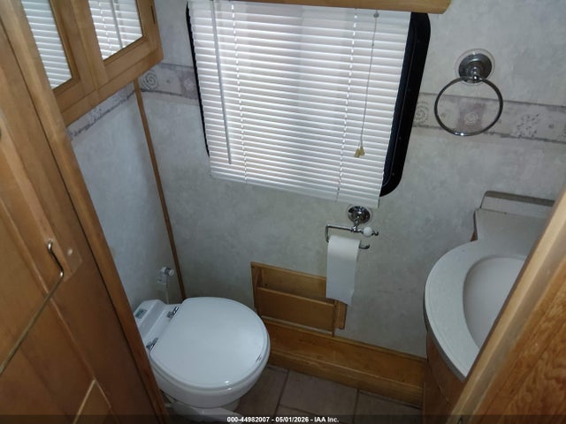 2003 Freightliner Chassis X Line Motor Home მანქანა იყიდება აუქციონზე, vin: 4UZAAHCY43CL87765, აუქციონის ნომერი: 44982007