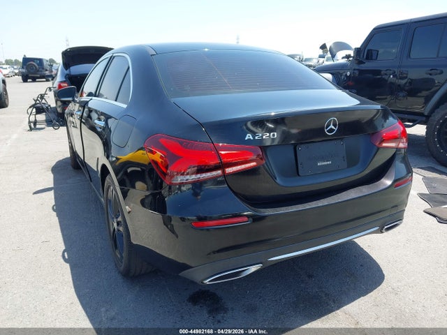 2020 Mercedes-benz A 220 მანქანა იყიდება აუქციონზე, vin: W1K3G4EB8LJ211672, აუქციონის ნომერი: 44982168