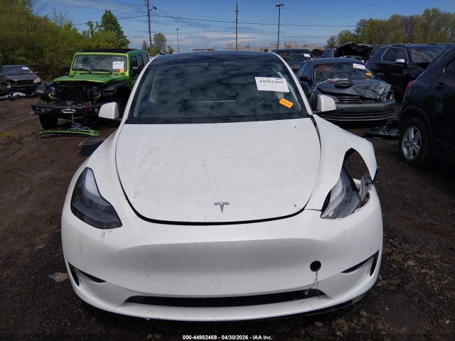 Продажа на аукционе авто 2024 Tesla Model Y Long Range Dual Motor All-wheel Drive, vin: 7SAYGDEEXRF200198, номер лота: 44982469