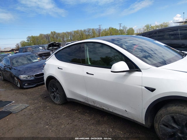 Продажа на аукционе авто 2024 Tesla Model Y Long Range Dual Motor All-wheel Drive, vin: 7SAYGDEEXRF200198, номер лота: 44982469