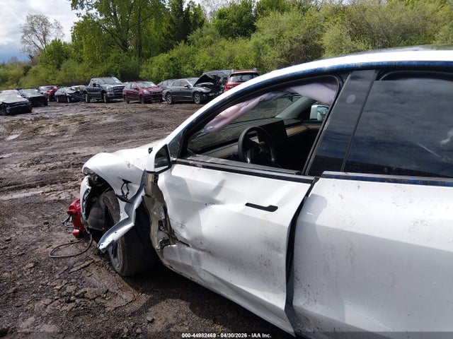 Продажа на аукционе авто 2024 Tesla Model Y Long Range Dual Motor All-wheel Drive, vin: 7SAYGDEEXRF200198, номер лота: 44982469