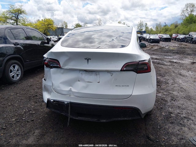 Продажа на аукционе авто 2024 Tesla Model Y Long Range Dual Motor All-wheel Drive, vin: 7SAYGDEEXRF200198, номер лота: 44982469