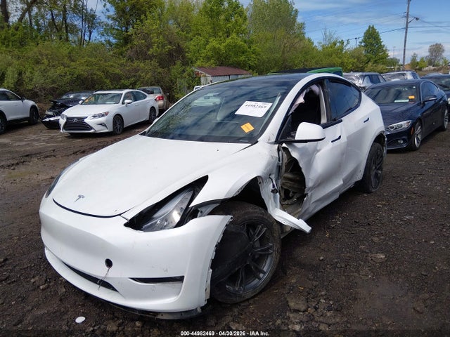 Продажа на аукционе авто 2024 Tesla Model Y Long Range Dual Motor All-wheel Drive, vin: 7SAYGDEEXRF200198, номер лота: 44982469
