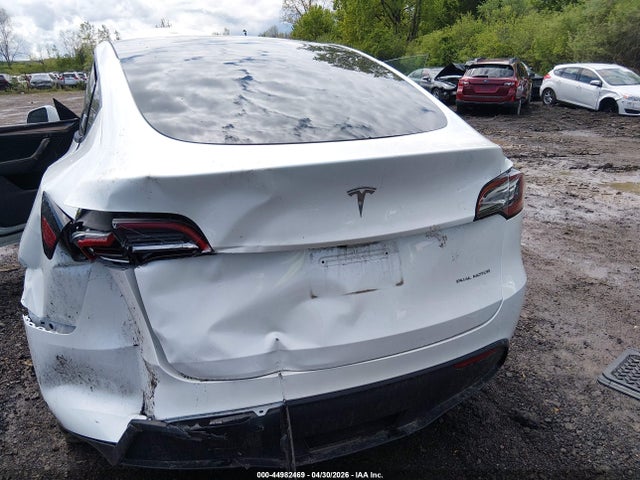 Продажа на аукционе авто 2024 Tesla Model Y Long Range Dual Motor All-wheel Drive, vin: 7SAYGDEEXRF200198, номер лота: 44982469