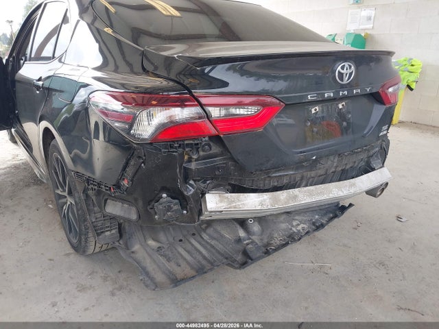 4T1G11BK8NU060880 Toyota Camry Se Awd
