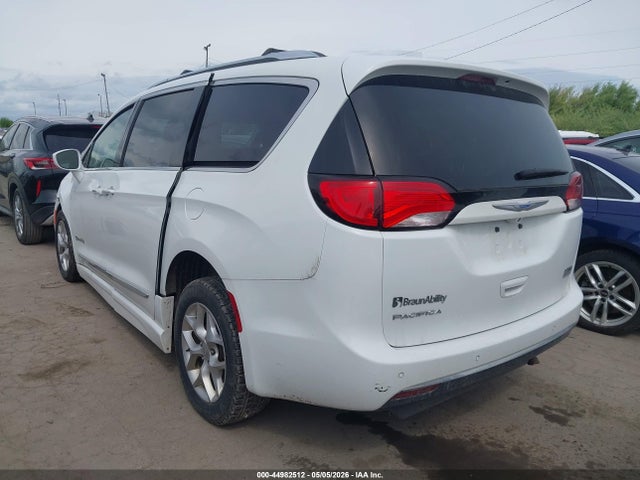 Продаж на аукціоні авто 2018 Chrysler Pacifica Touring L, vin: 2C4RC1BG0JR312101, номер лоту: 44982512