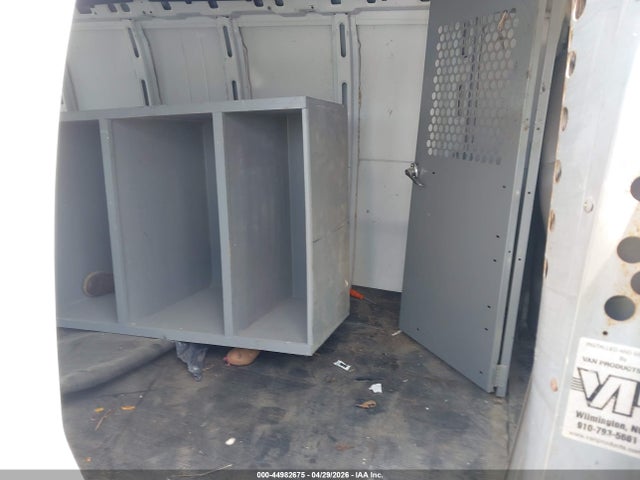 44982675 :رقم المزاد ، 1GTFG29X151101177 vin ، 2005 Gmc Savana Standard مزاد بيع