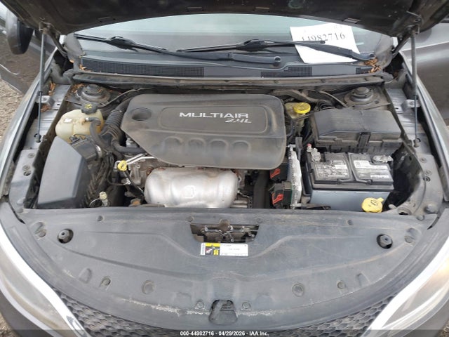 44982716 :رقم المزاد ، 1C3CCCAB8FN588655 vin ، 2015 Chrysler 200 Limited مزاد بيع