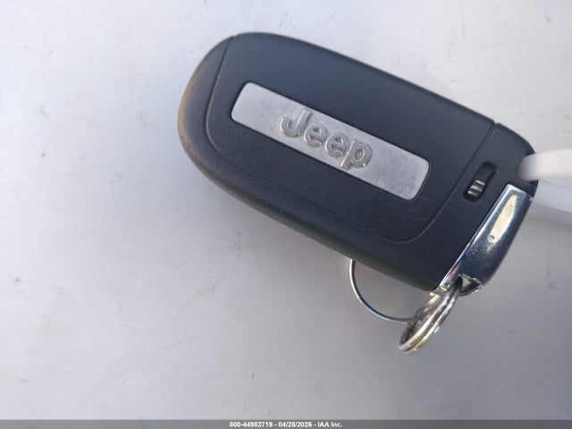 3C4NJCBB8JT469098 Jeep Compass Latitude Fwd