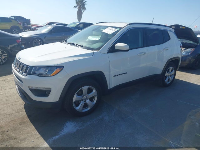 3C4NJCBB8JT469098 Jeep Compass Latitude Fwd