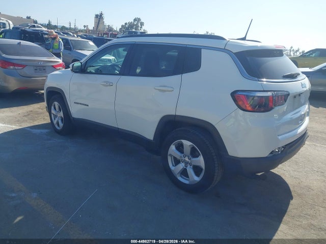 3C4NJCBB8JT469098 Jeep Compass Latitude Fwd