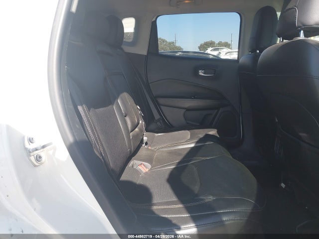3C4NJCBB8JT469098 Jeep Compass Latitude Fwd