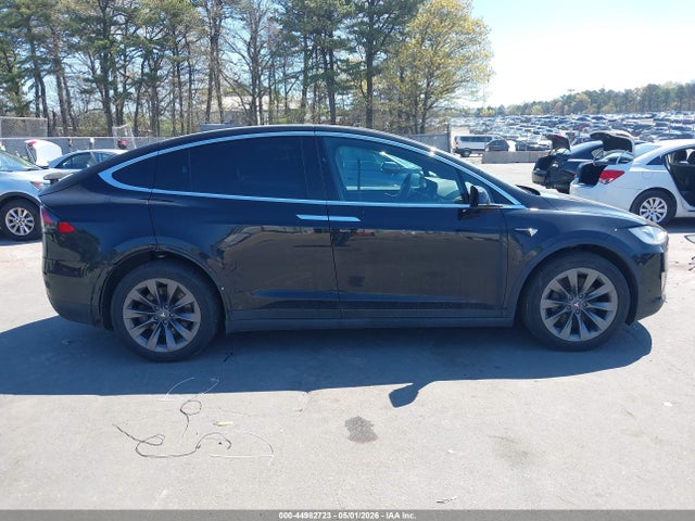 Продаж на аукціоні авто 2018 Tesla Model X 100d/75d/p100d, vin: 5YJXCBE2XJF109001, номер лоту: 44982723