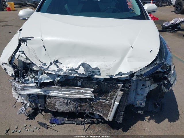 JTDKBRFU8G3014612 Toyota Prius Two