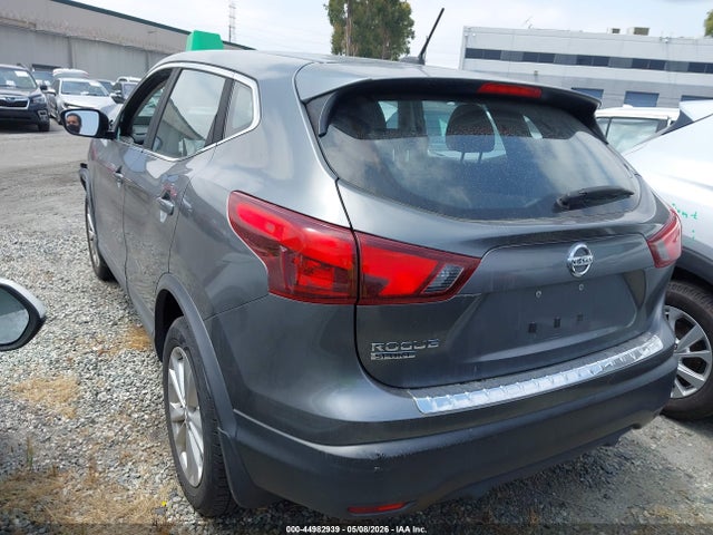 JN1BJ1CPXJW105831 Nissan Rogue Sport S